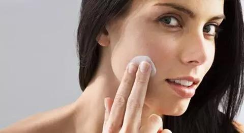 送去新春的問候和祝福  公司領導慰問公司級退休領導及特困職工