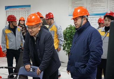 胡啟生率隊來公司慰問春節堅守崗位職工